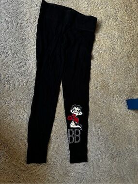 Universal women’s S Black Betty Boop Leggings with Red Accent